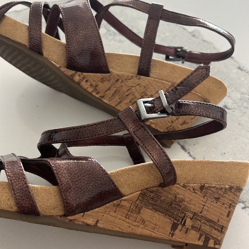 Shoes - Picture 4 of 4